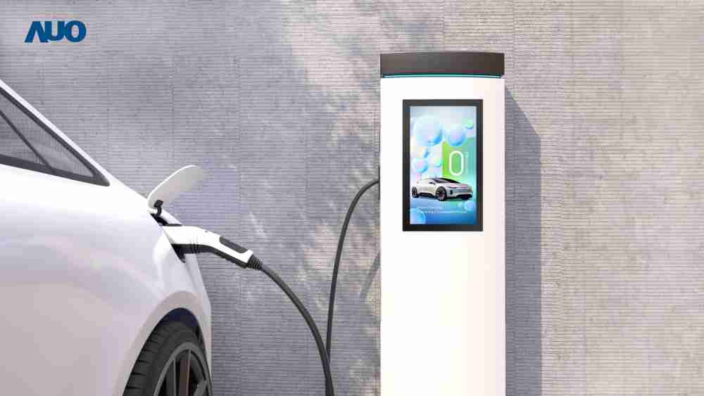 友達〝EVSE車用充電樁解決方案〞專為電動汽車充電樁設計，，，具有高亮度、、、、克服戶外艱難環境的耐溫、、、、耐紫外線等特性，，，並搭載散熱性及擴充性強的高效能工業電腦，，，可實現人機互動訴求，，如資訊顯示、、支付等應用